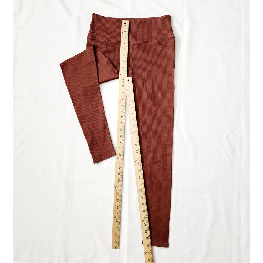 Fabletics Seamless High-Waisted Linework Legging Reddish Brown, Size M (Women’s) - Picture 3 of 5